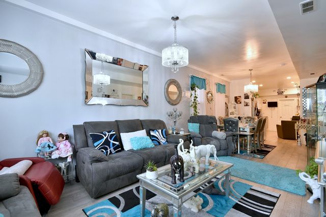 1814 N Sawyer Avenue, Chicago, IL 60647