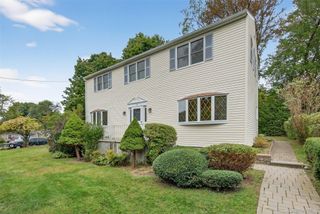 10 Heathcote Road, Carmel, NY 10512