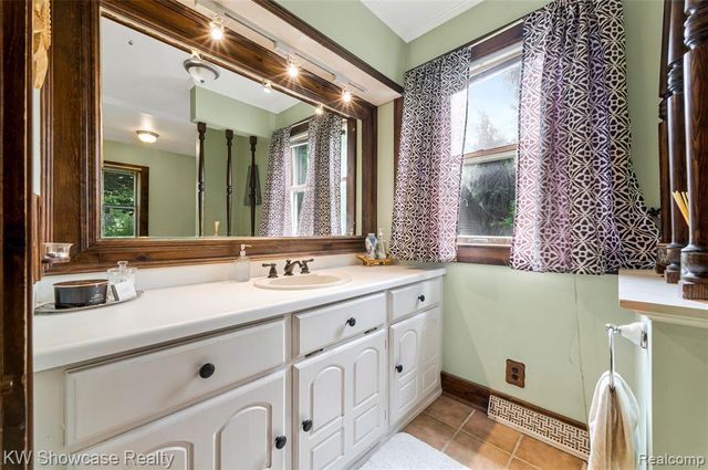 3980 Spencer Terrace, West Bloomfield, MI 48323
