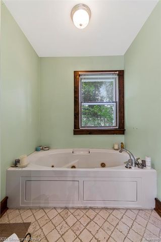 3980 Spencer Terrace, West Bloomfield, MI 48323
