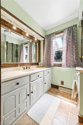 3980 Spencer Terrace, West Bloomfield, MI 48323