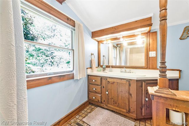 3980 Spencer Terrace, West Bloomfield, MI 48323