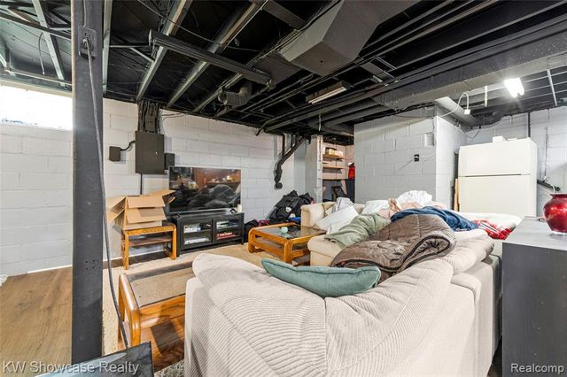 3980 Spencer Terrace, West Bloomfield, MI 48323