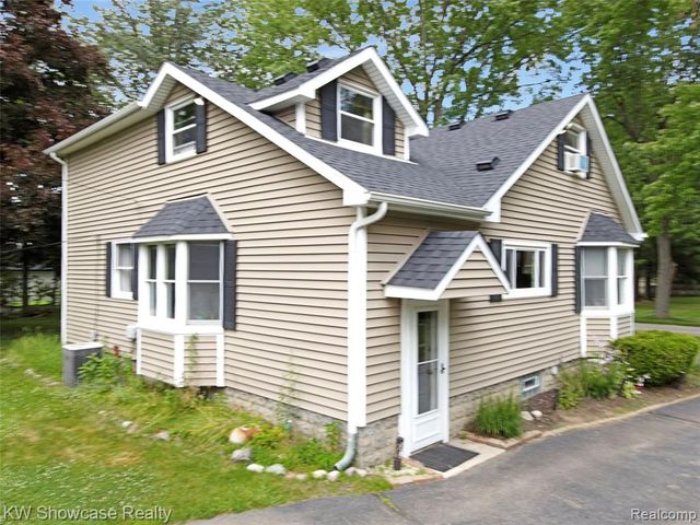 3980 Spencer Terrace, West Bloomfield, MI 48323