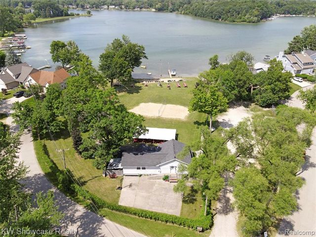 3980 Spencer Terrace, West Bloomfield, MI 48323