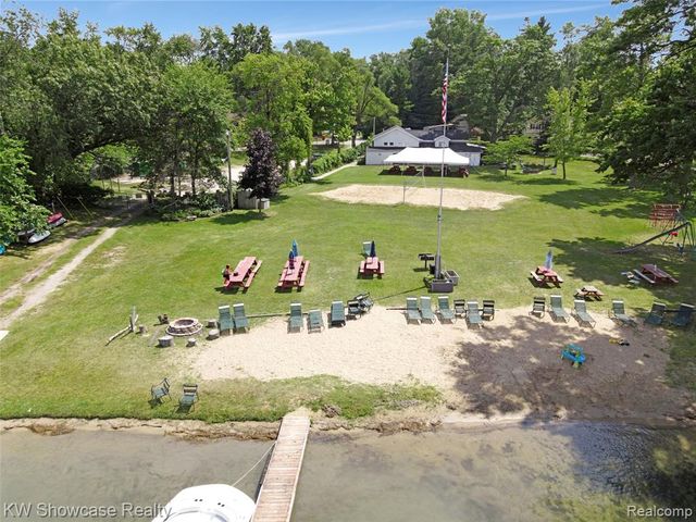 3980 Spencer Terrace, West Bloomfield, MI 48323