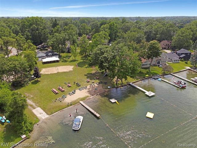 3980 Spencer Terrace, West Bloomfield, MI 48323