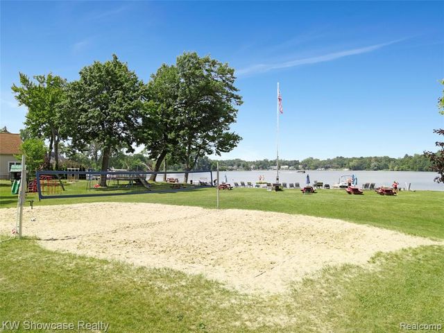 3980 Spencer Terrace, West Bloomfield, MI 48323
