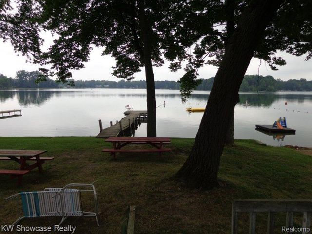 3980 Spencer Terrace, West Bloomfield, MI 48323