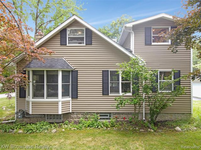 3980 Spencer Terrace, West Bloomfield, MI 48323