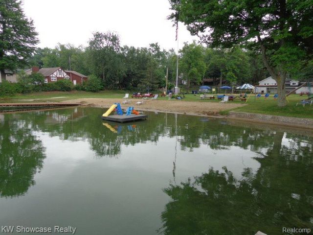 3980 Spencer Terrace, West Bloomfield, MI 48323
