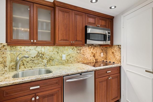 2899 Collins Ave 1025, Miami Beach, FL 33140