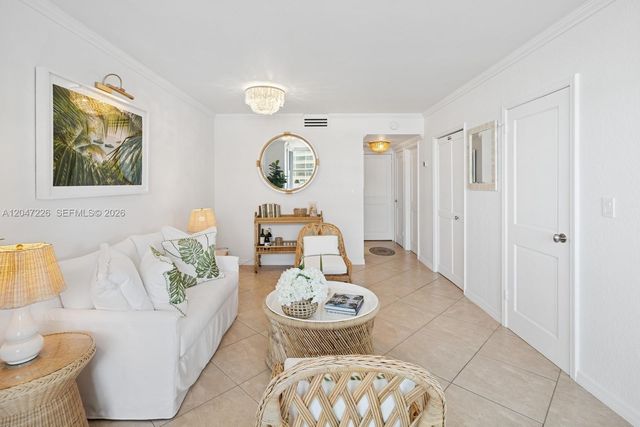 2899 Collins Ave 1025, Miami Beach, FL 33140