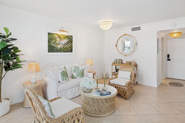 2899 Collins Ave 1025, Miami Beach, FL 33140