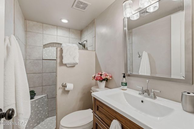 7449 N Bradley Place, Tucson, AZ 85741