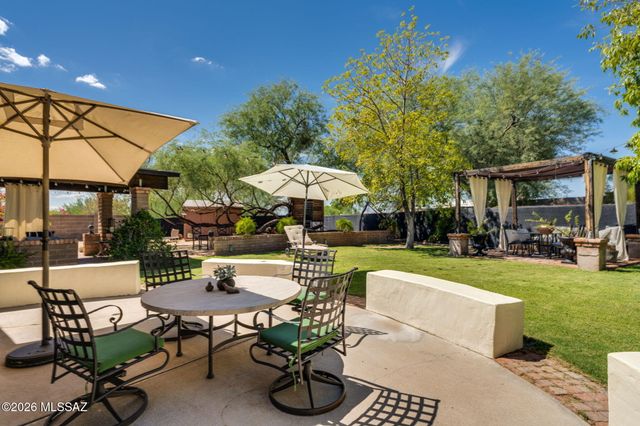 7449 N Bradley Place, Tucson, AZ 85741