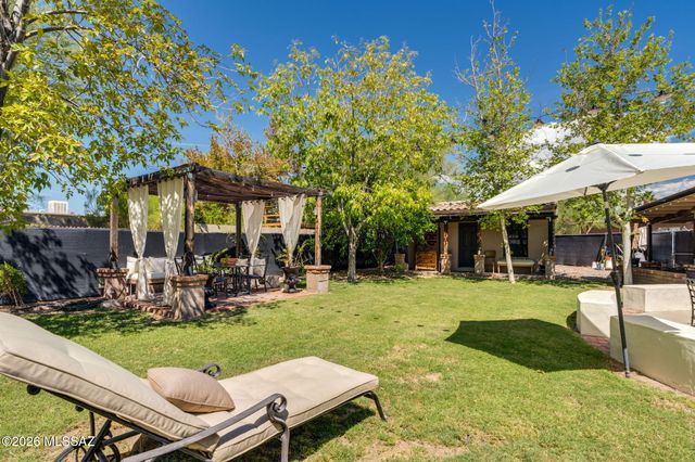 7449 N Bradley Place, Tucson, AZ 85741