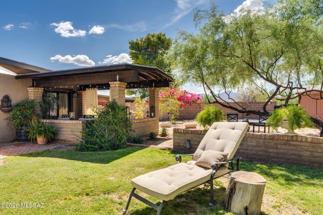 7449 N Bradley Place, Tucson, AZ 85741