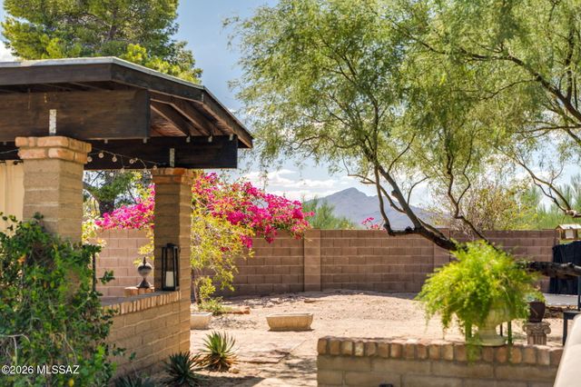 7449 N Bradley Place, Tucson, AZ 85741