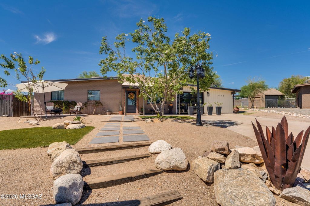 7449 N Bradley Place, Tucson, AZ 85741