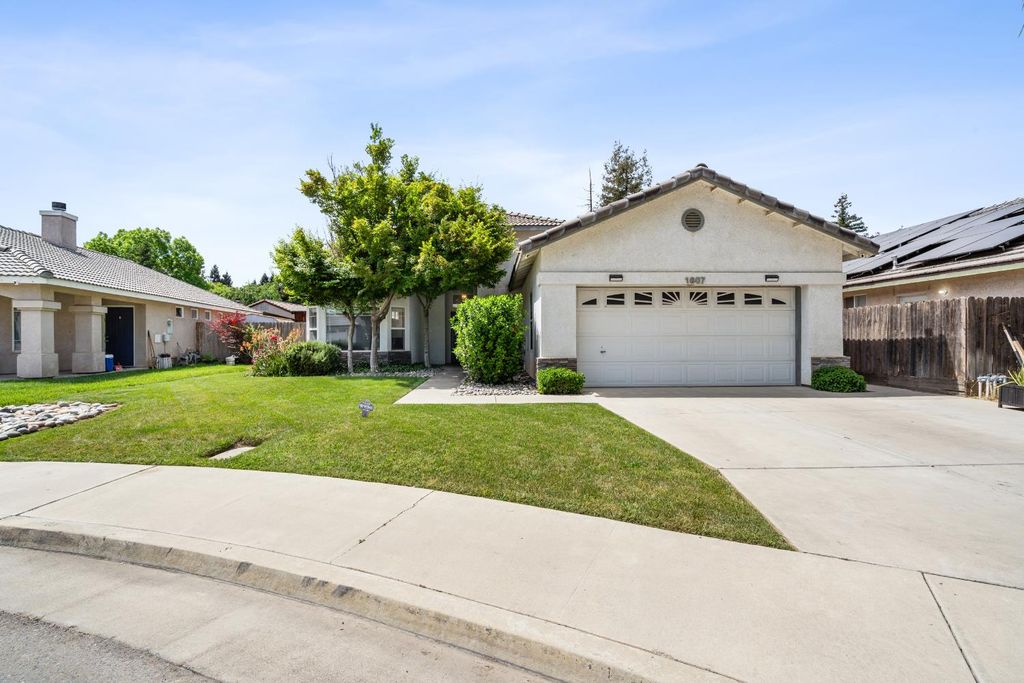 Image 1 of property listing at 1607 North Sol Court, Visalia, CA 93292