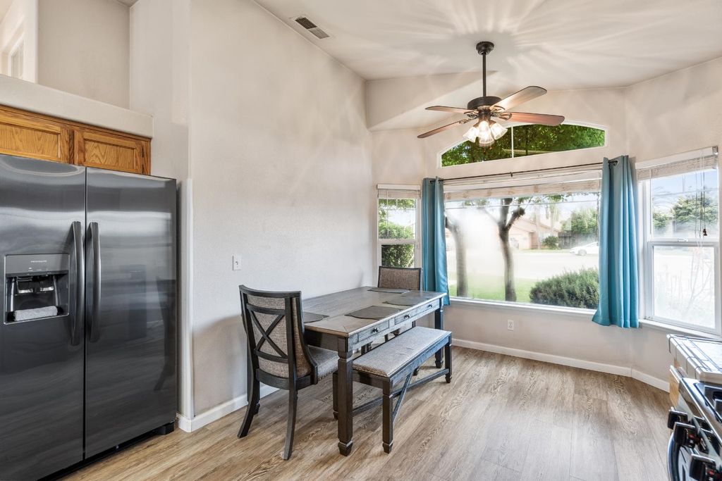 Image 12 of property listing at 1607 North Sol Court, Visalia, CA 93292