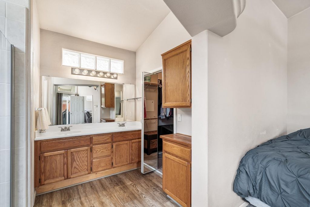 Image 18 of property listing at 1607 North Sol Court, Visalia, CA 93292