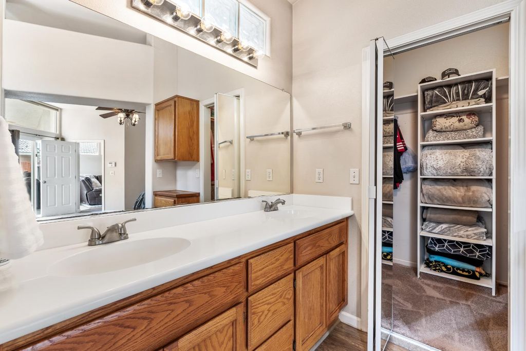 Image 20 of property listing at 1607 North Sol Court, Visalia, CA 93292