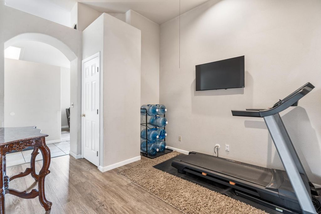 Image 24 of property listing at 1607 North Sol Court, Visalia, CA 93292