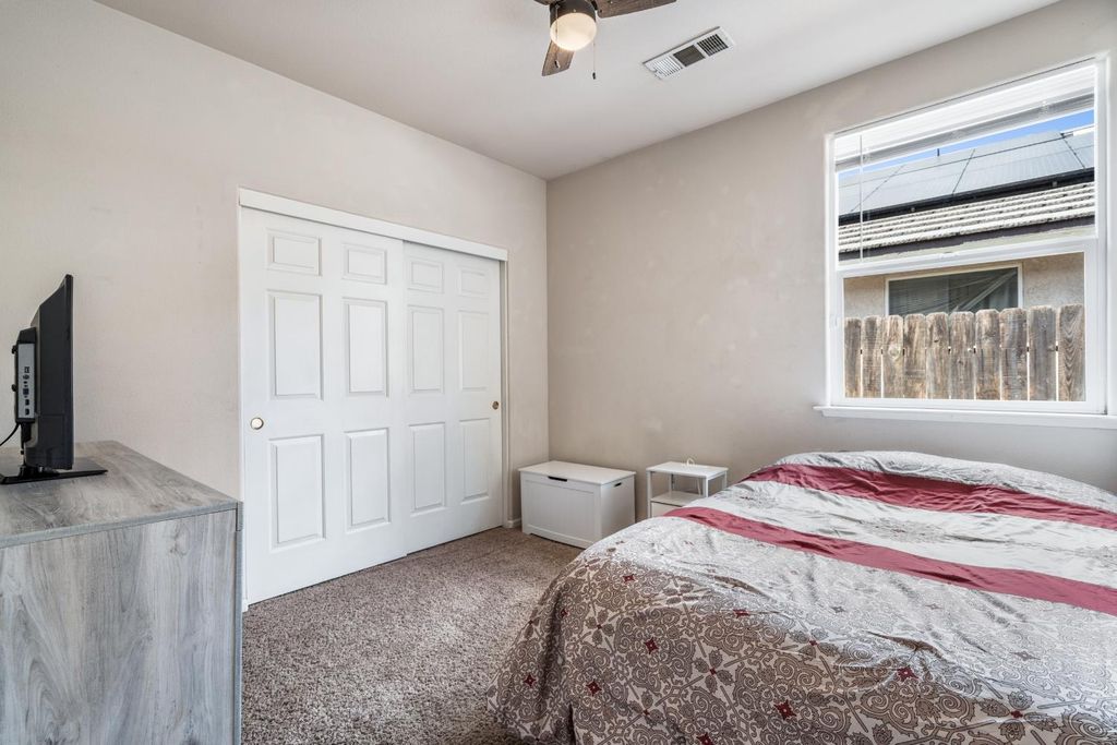 Image 25 of property listing at 1607 North Sol Court, Visalia, CA 93292