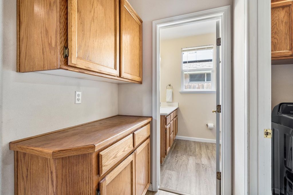 Image 27 of property listing at 1607 North Sol Court, Visalia, CA 93292