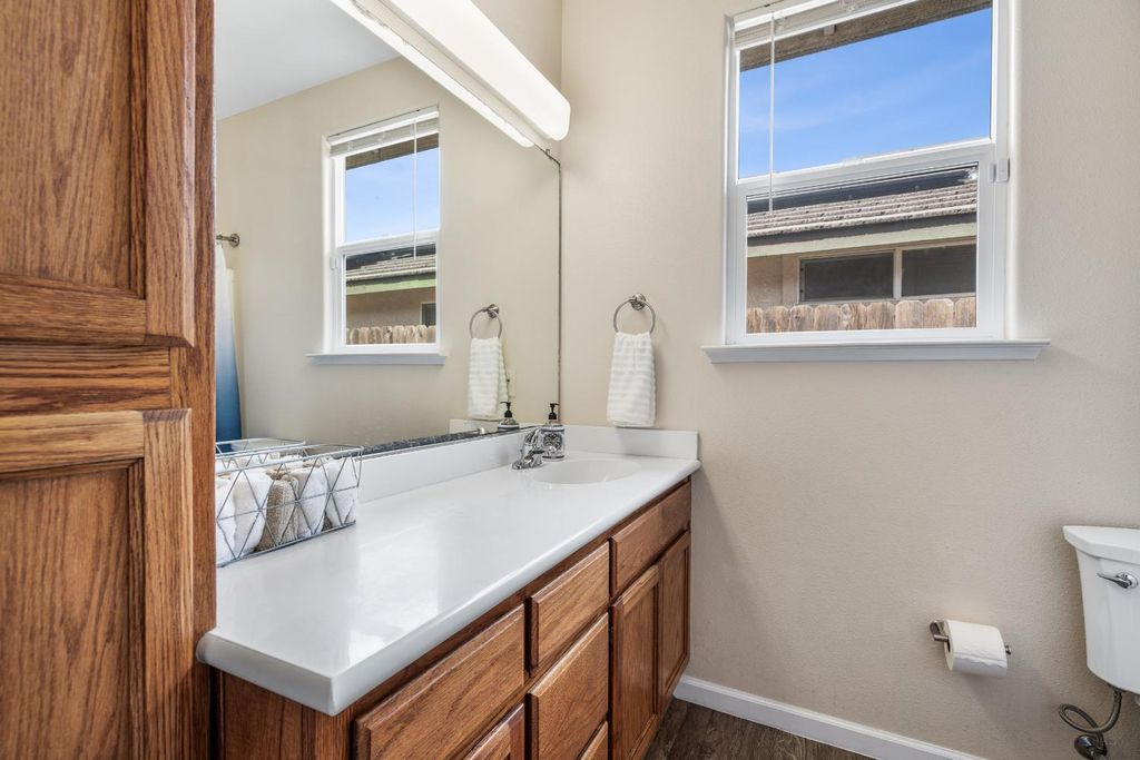 Image 28 of property listing at 1607 North Sol Court, Visalia, CA 93292