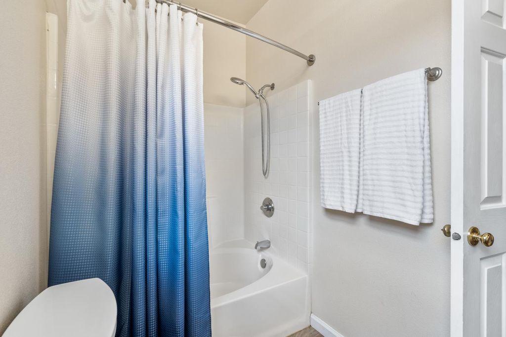 Image 29 of property listing at 1607 North Sol Court, Visalia, CA 93292