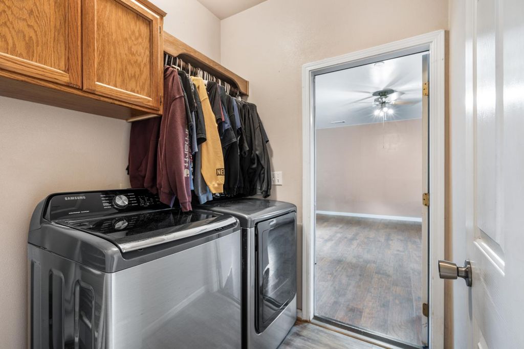 Image 30 of property listing at 1607 North Sol Court, Visalia, CA 93292