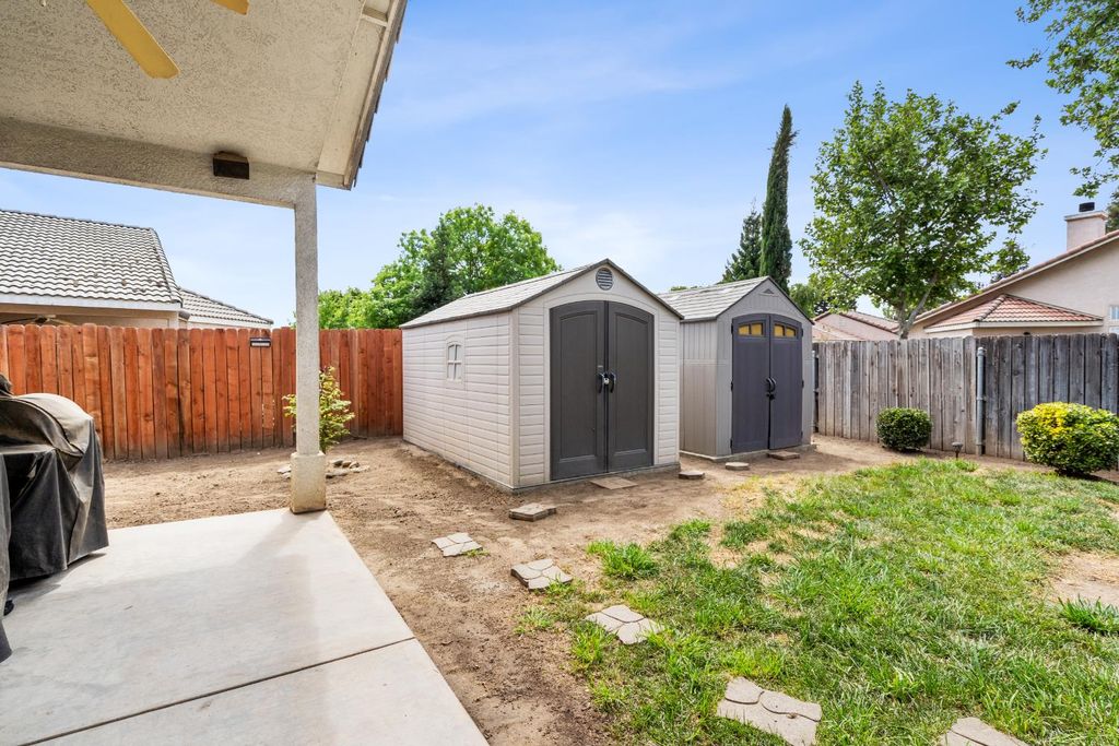 Image 34 of property listing at 1607 North Sol Court, Visalia, CA 93292