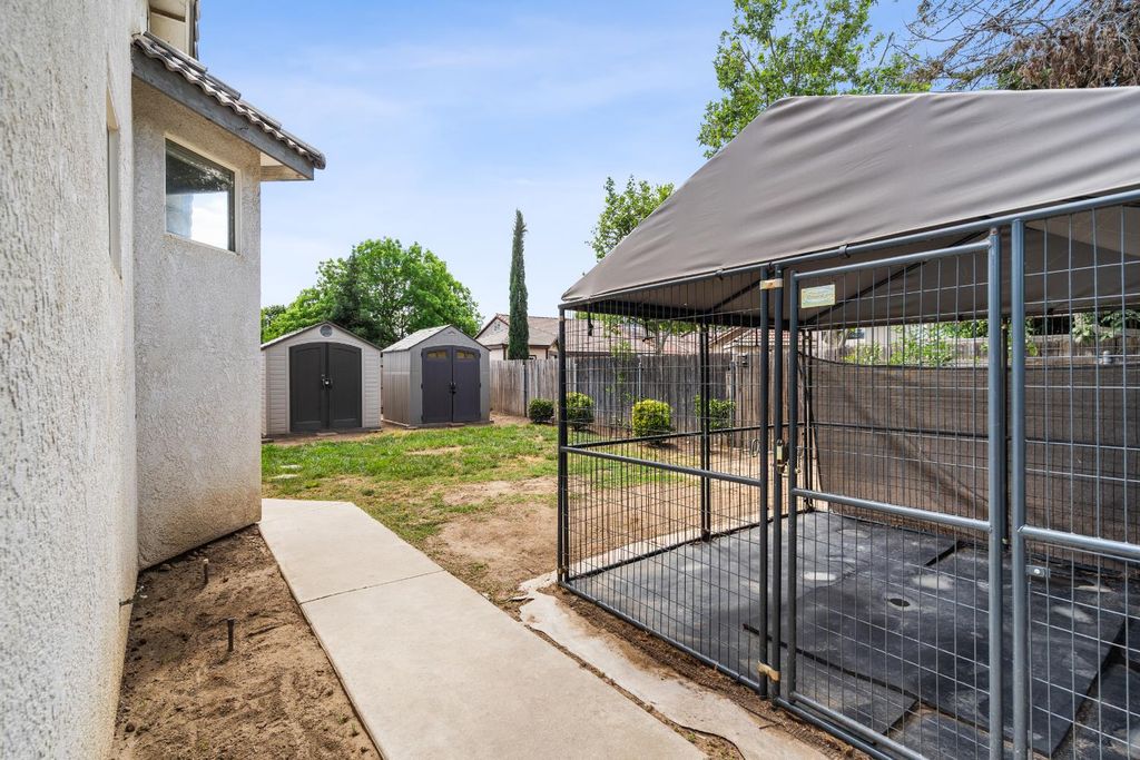 Image 36 of property listing at 1607 North Sol Court, Visalia, CA 93292