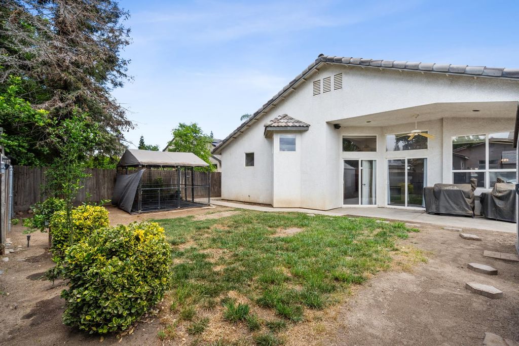 Image 37 of property listing at 1607 North Sol Court, Visalia, CA 93292