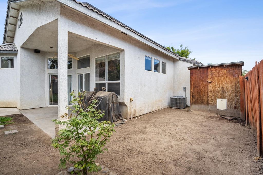 Image 38 of property listing at 1607 North Sol Court, Visalia, CA 93292