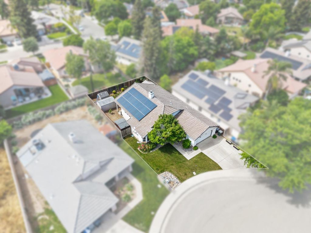 Image 40 of property listing at 1607 North Sol Court, Visalia, CA 93292