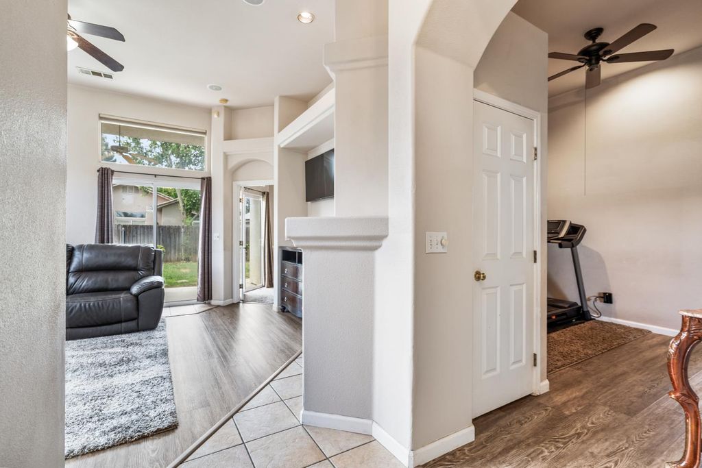 Image 6 of property listing at 1607 North Sol Court, Visalia, CA 93292