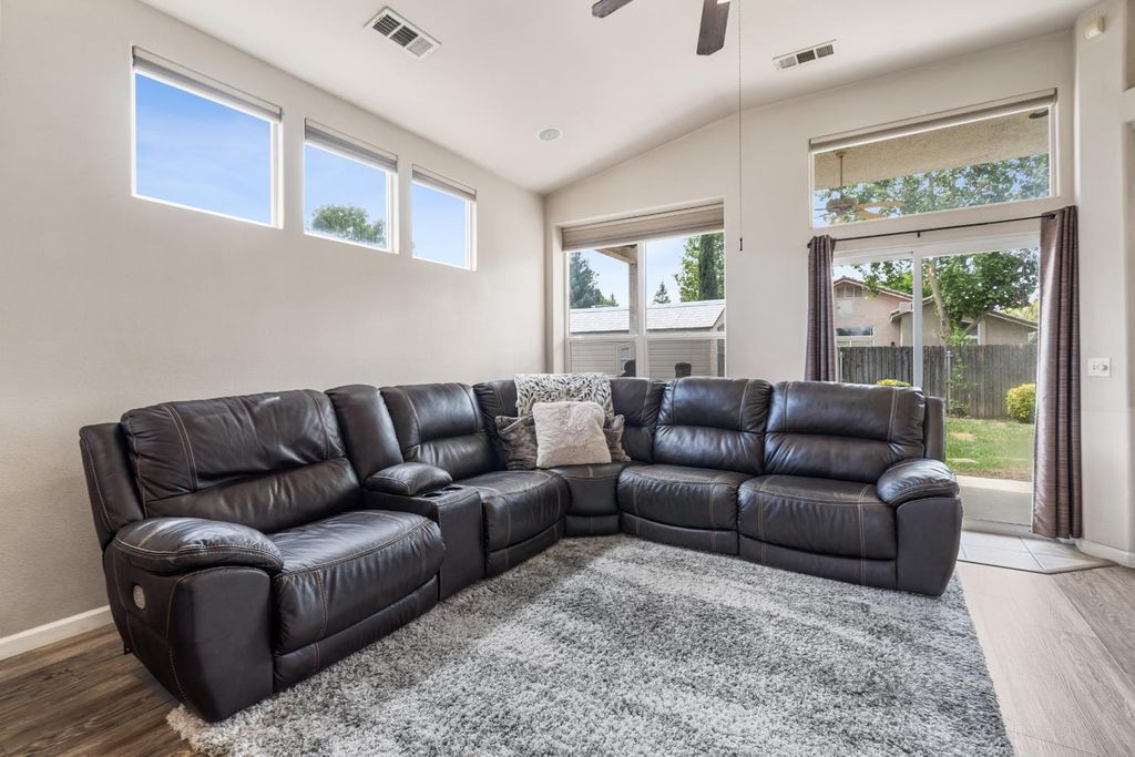 Image 8 of property listing at 1607 North Sol Court, Visalia, CA 93292