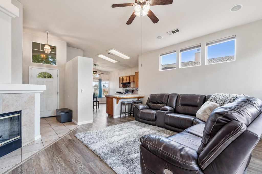 Image 9 of property listing at 1607 North Sol Court, Visalia, CA 93292