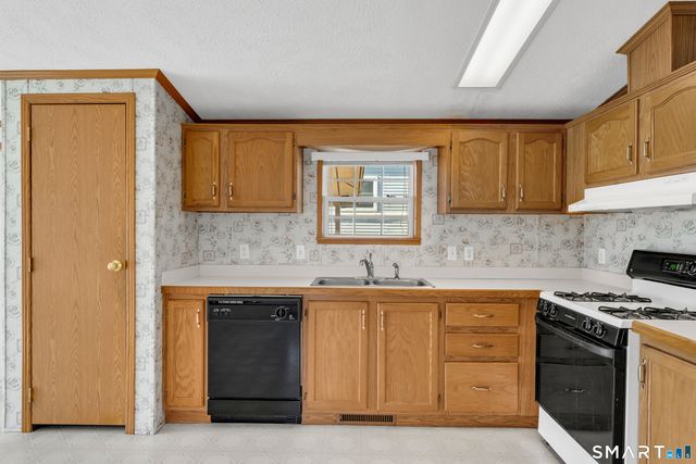 4 Maple Road, Southington, CT 06489