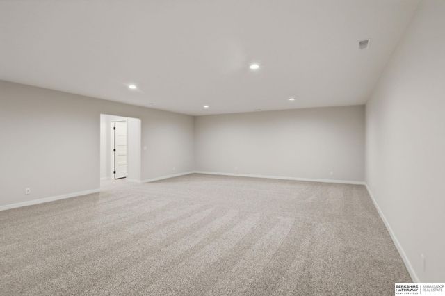 18410 Palisades Drive, Omaha, NE 68136