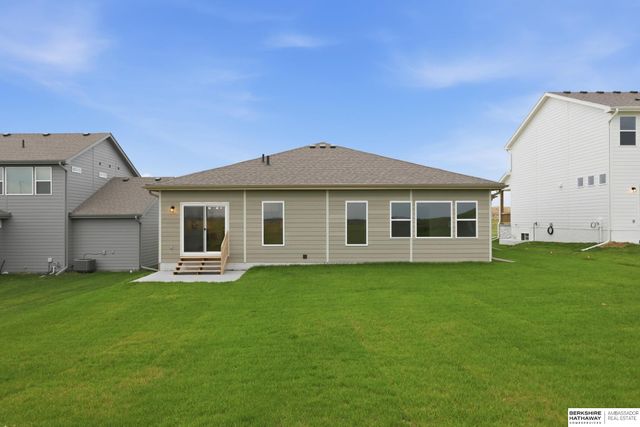 18410 Palisades Drive, Omaha, NE 68136