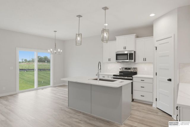 18410 Palisades Drive, Omaha, NE 68136