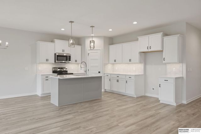 18410 Palisades Drive, Omaha, NE 68136