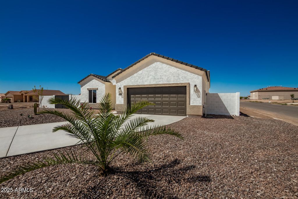 15220 S DIABLO Road, Arizona City, AZ 85123