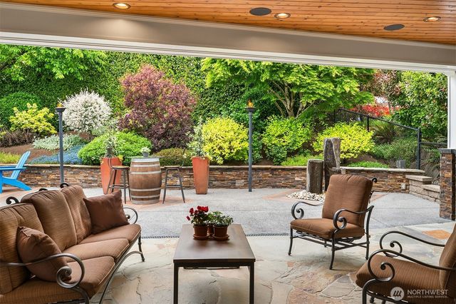 10910 NE 18th Place, Bellevue, WA 98004