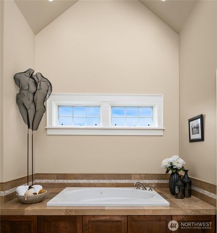 10910 NE 18th Place, Bellevue, WA 98004